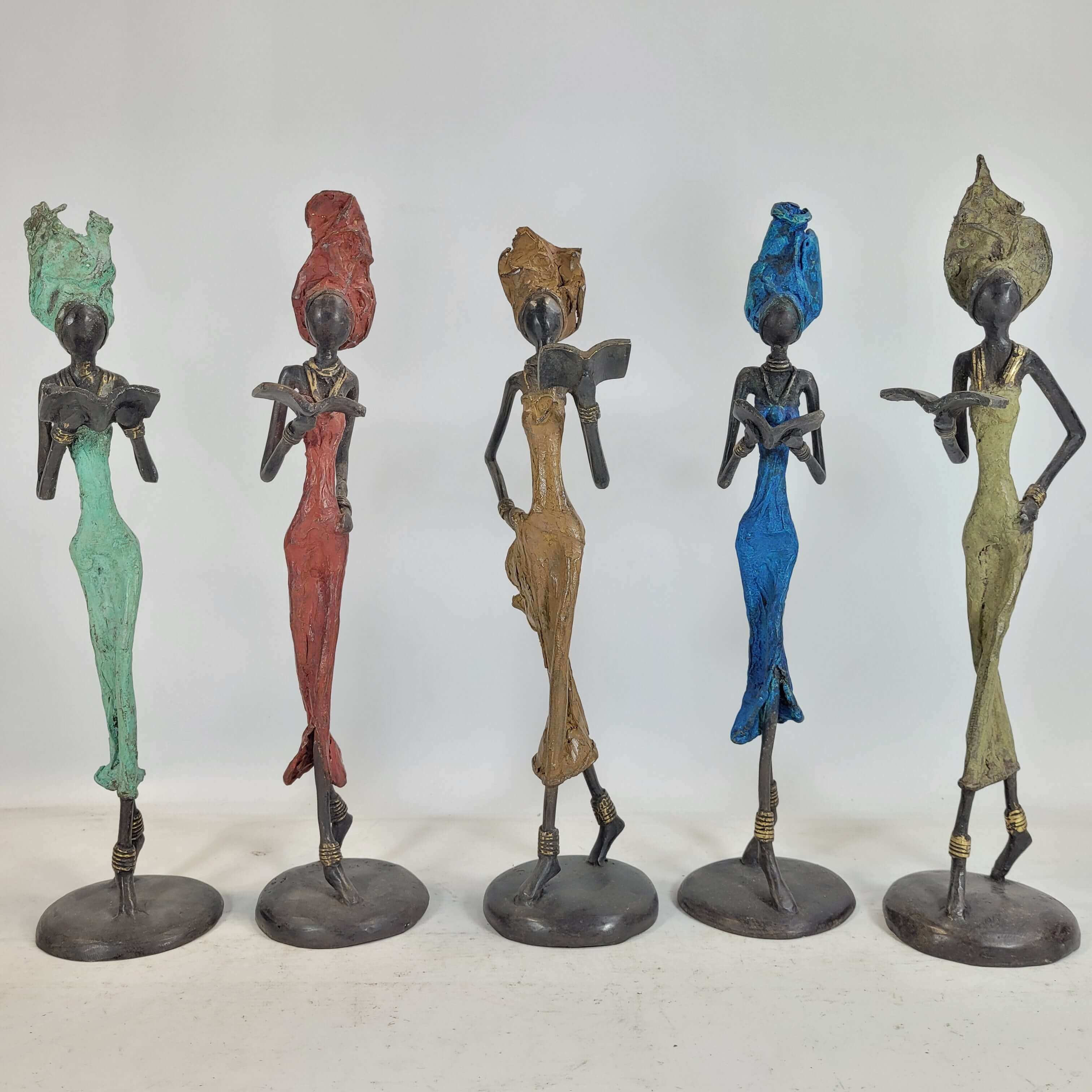 Bronze-Skulptur "Femme avec livre" by Issouf | 33-38 cm