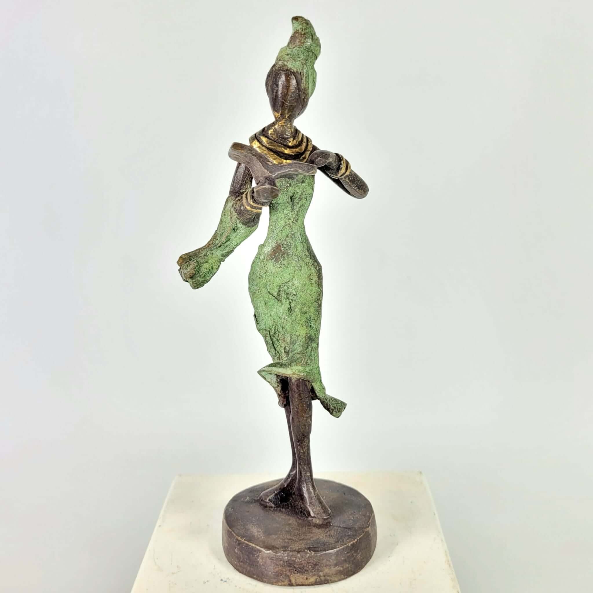Bronze-Skulptur "Femme avec livre" by Karim | verschiedene Größen und Farben