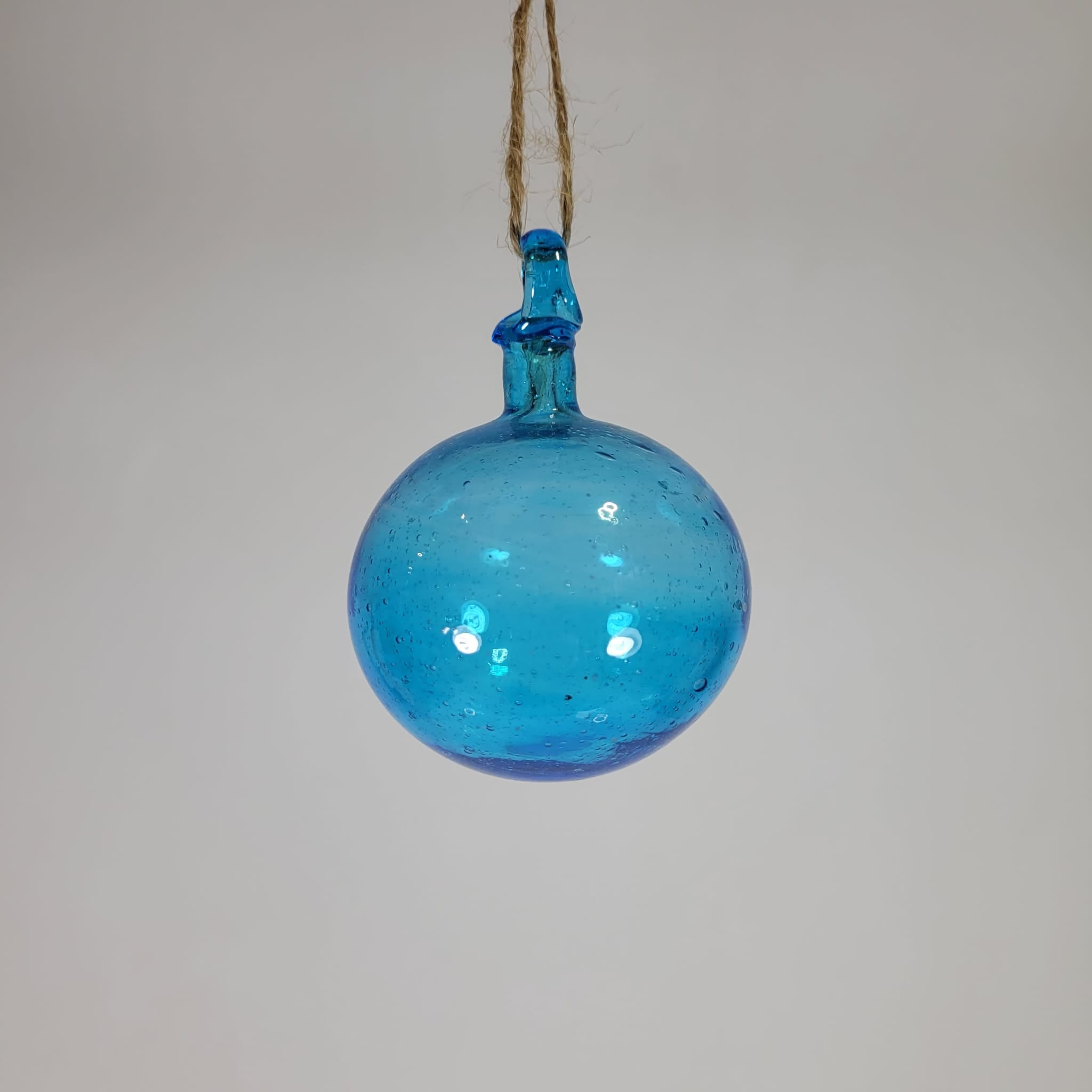 Mundgeblasene Weihnachtskugel | Sky Blue | handgemacht in Palästina | Fair Trade for Peace