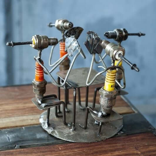 Zündkerzen-Figuren | Kartenspieler:innen