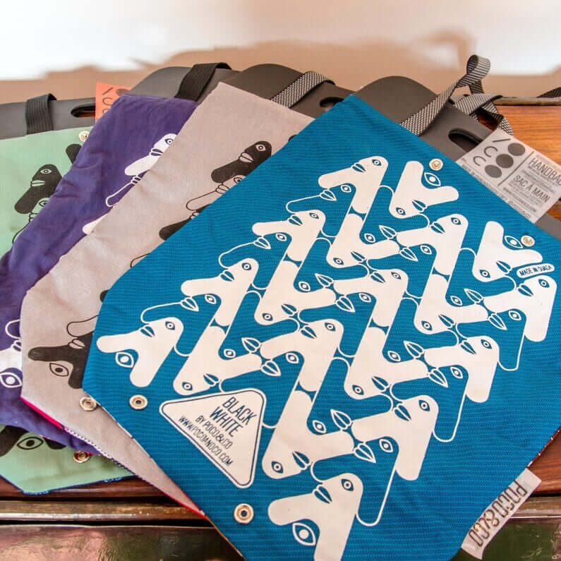 Tragetasche "BlackWhite" umkehrbar 4-in-1 handgemacht aus Baumwolle und recyceltem Kautschuck | by Poco and co